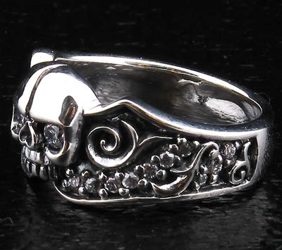 Gothic Diamond Skull Ring - Click Image to Close