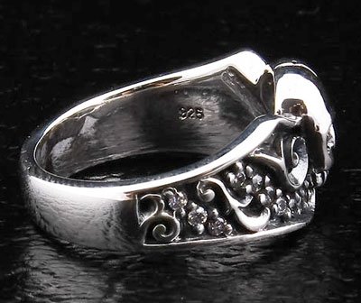 Gothic Diamond Skull Ring